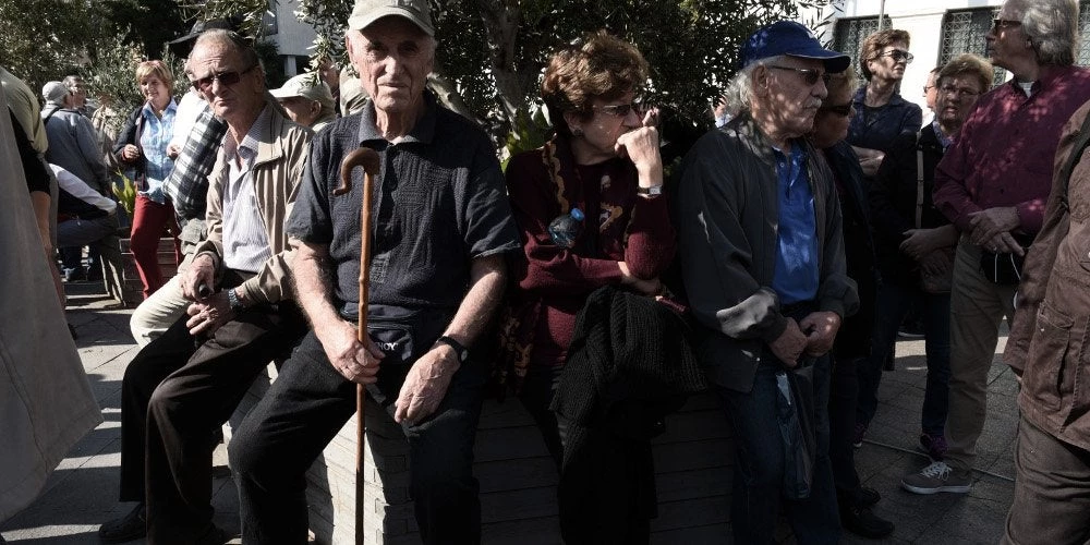 «Σκωτσέζικο ντους» για χιλιάδες συνταξιούχους έως τον Δεκέμβριο